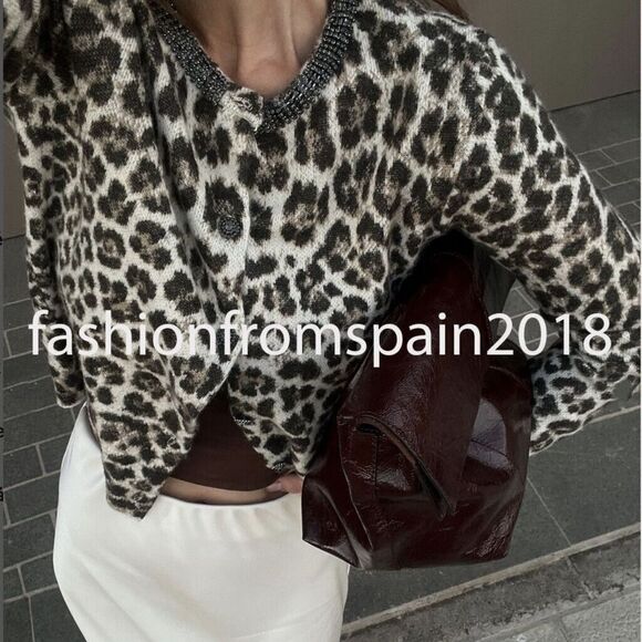 ZARA JACQUARD KNIT ANIMAL PRINT JEWELED NECKLINE CARDIGAN - Picture 4 of 9